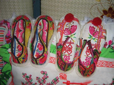 走進(jìn)彝族的鞋世界 行走于足下的歷史、信仰與生活